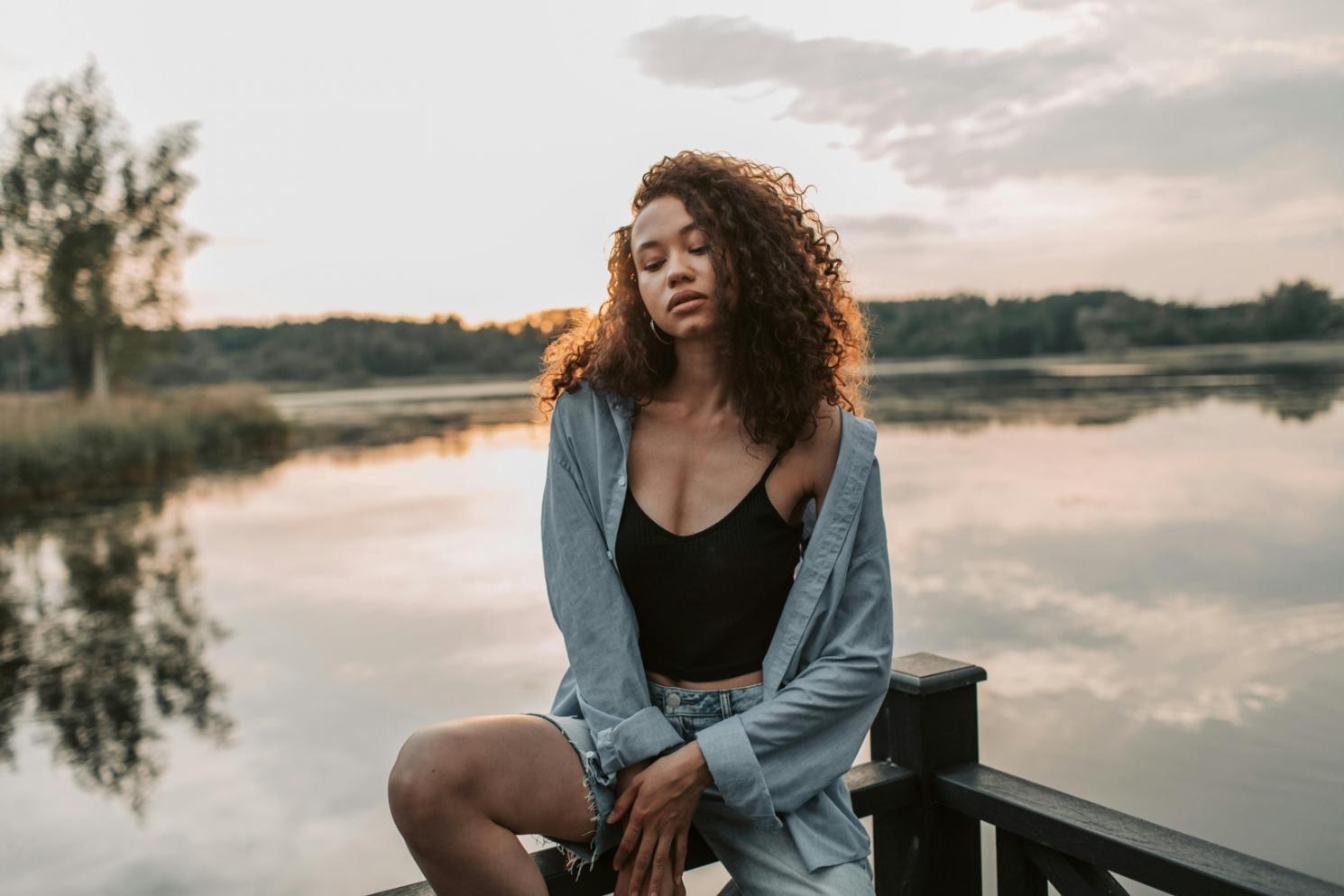 Instructor reviewing blade angle technique with individual student